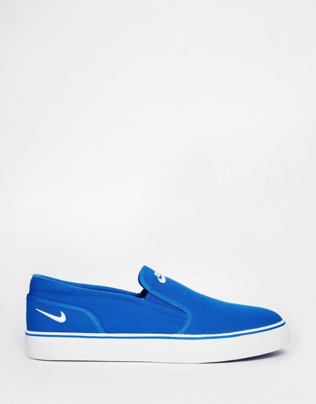 724762-410 Nike Toki Slip-On férfi utcai cipő