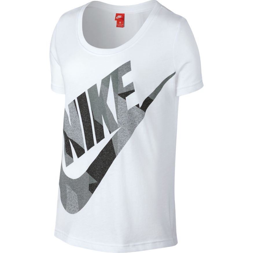 846476-100 Nike póló