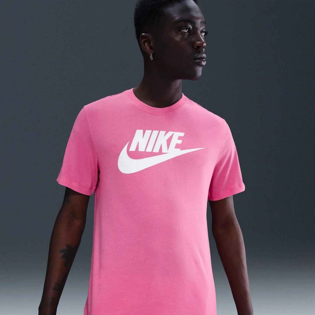 AR5004-685 Nike póló