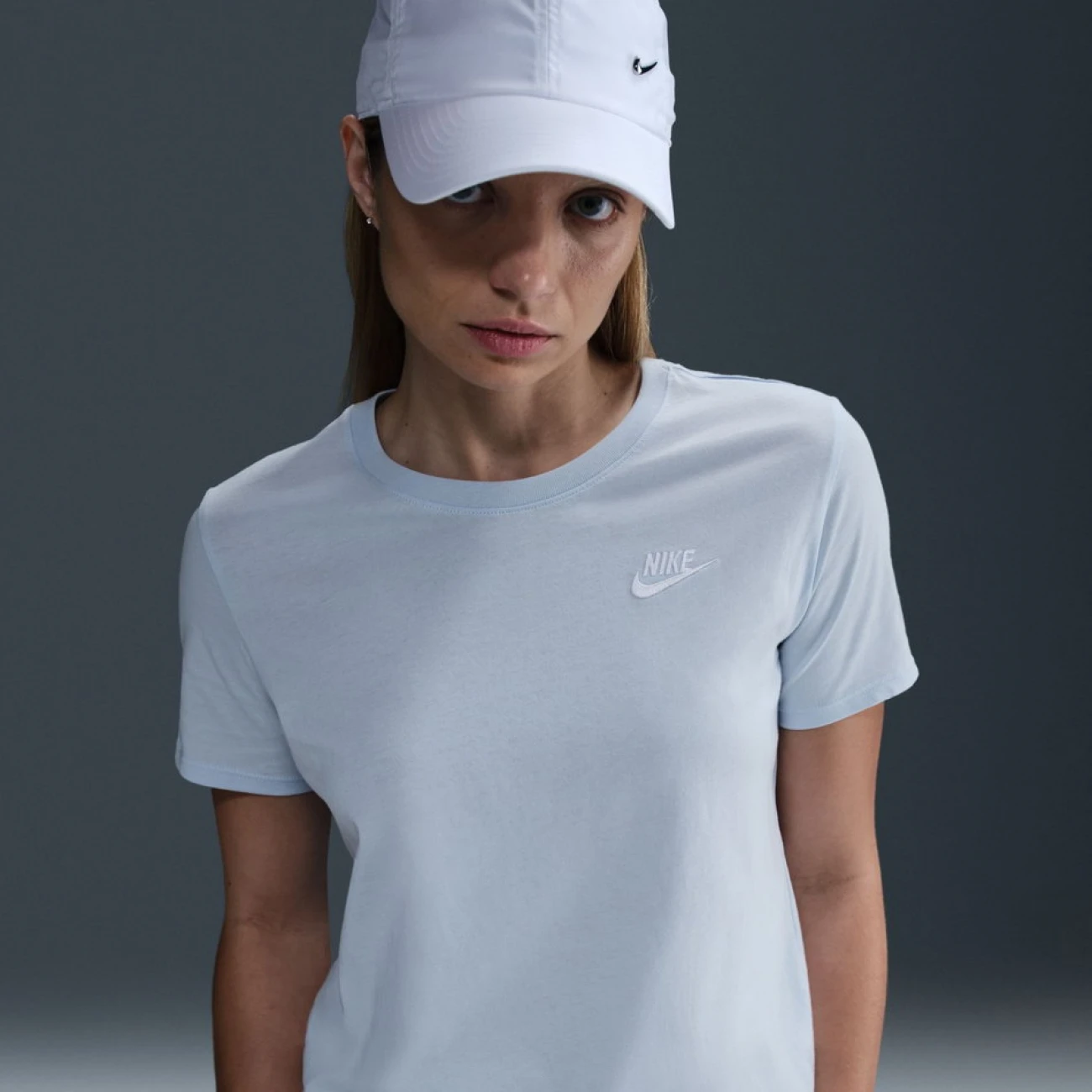 DX7902-423 Nike póló