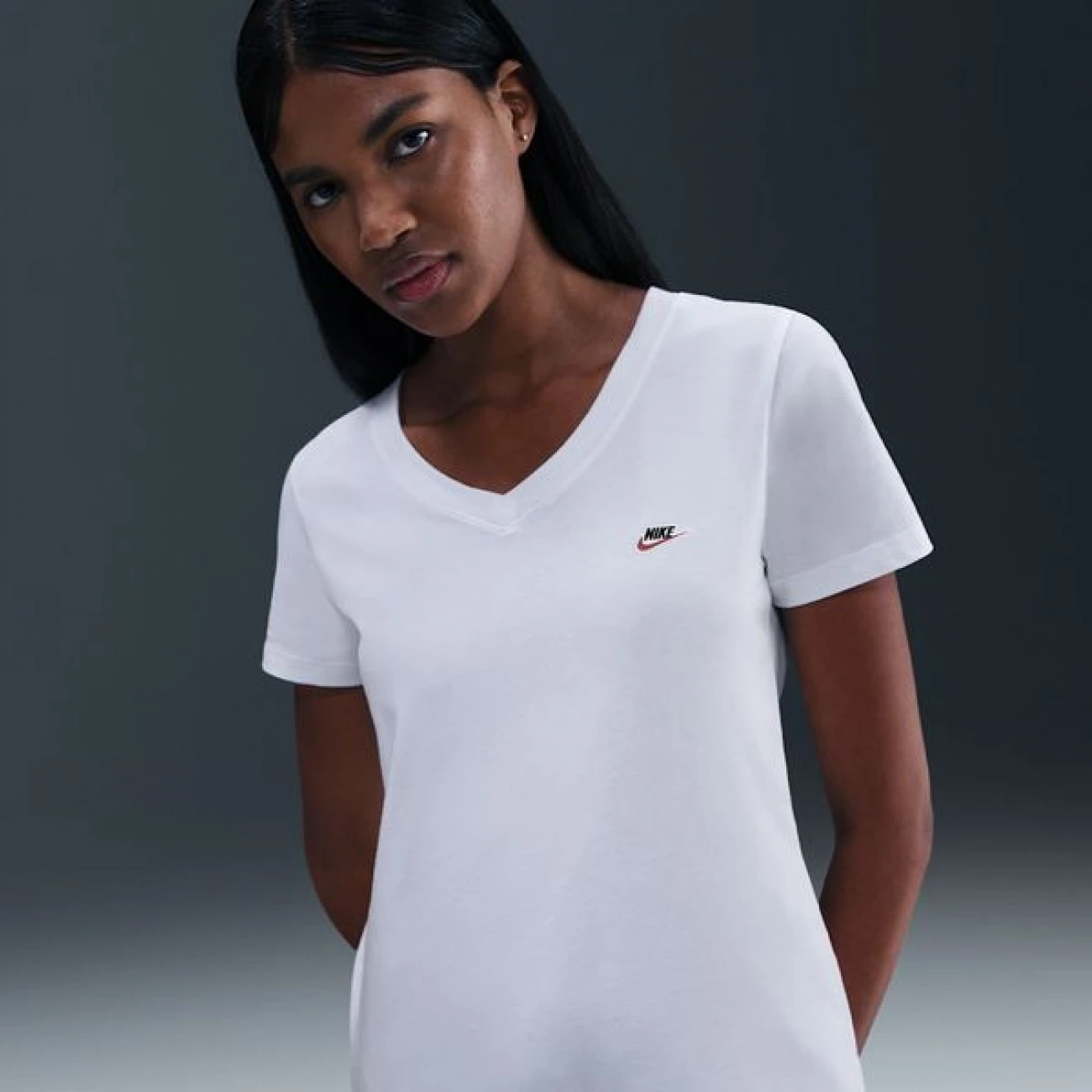 Dz4682-100 Nike póló