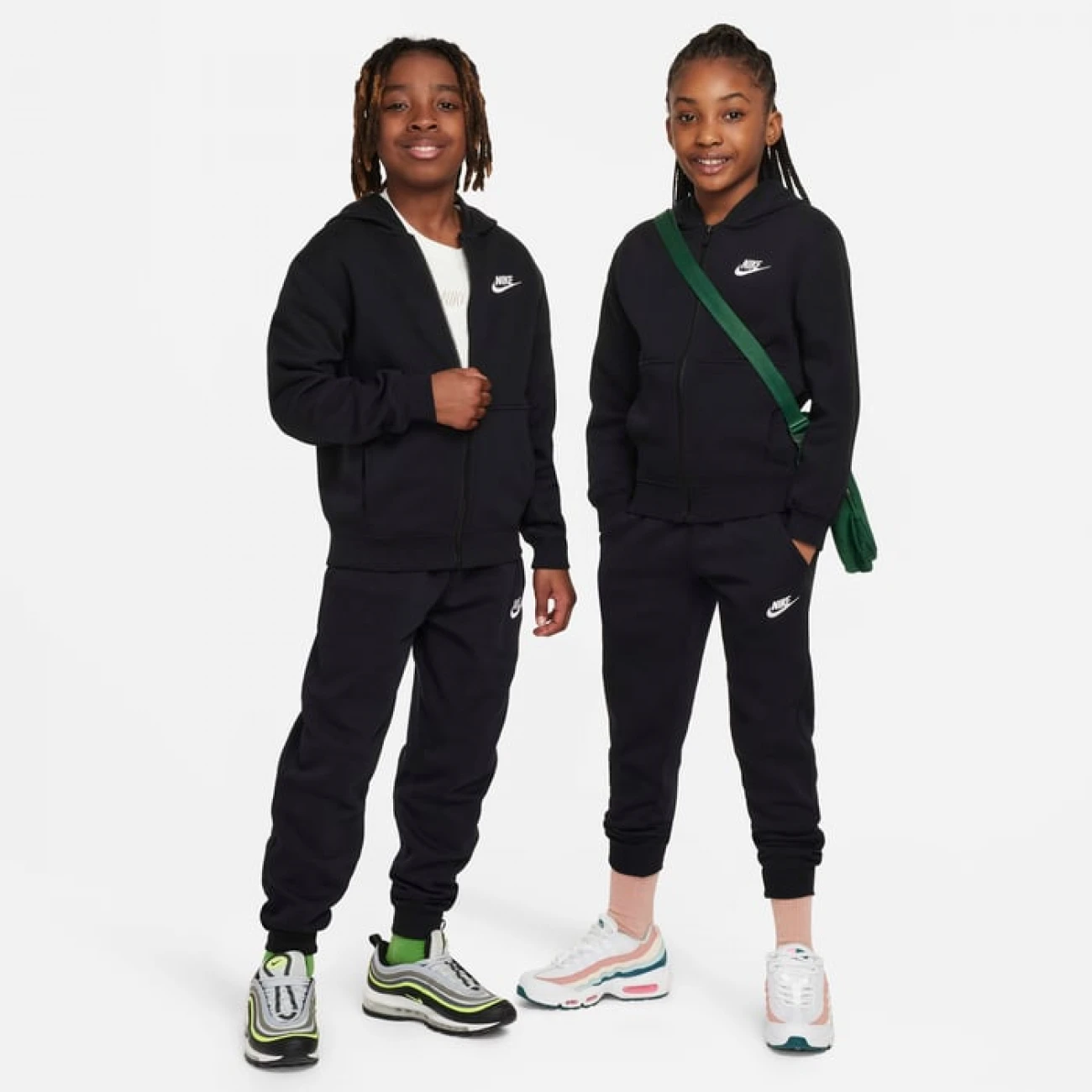 FD3114-010 Nike melegítő
