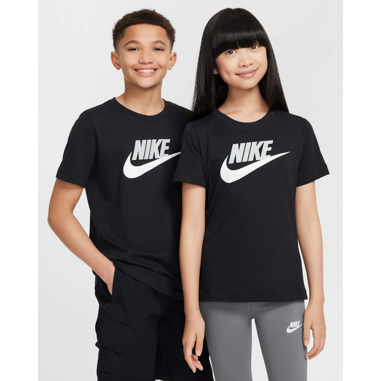 FZ5178-010 Nike póló