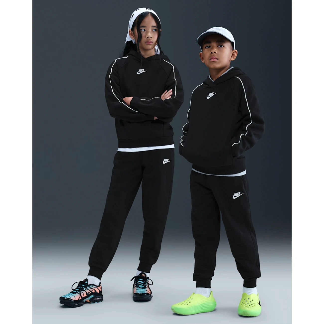 HQ9318-010 Nike melegítő