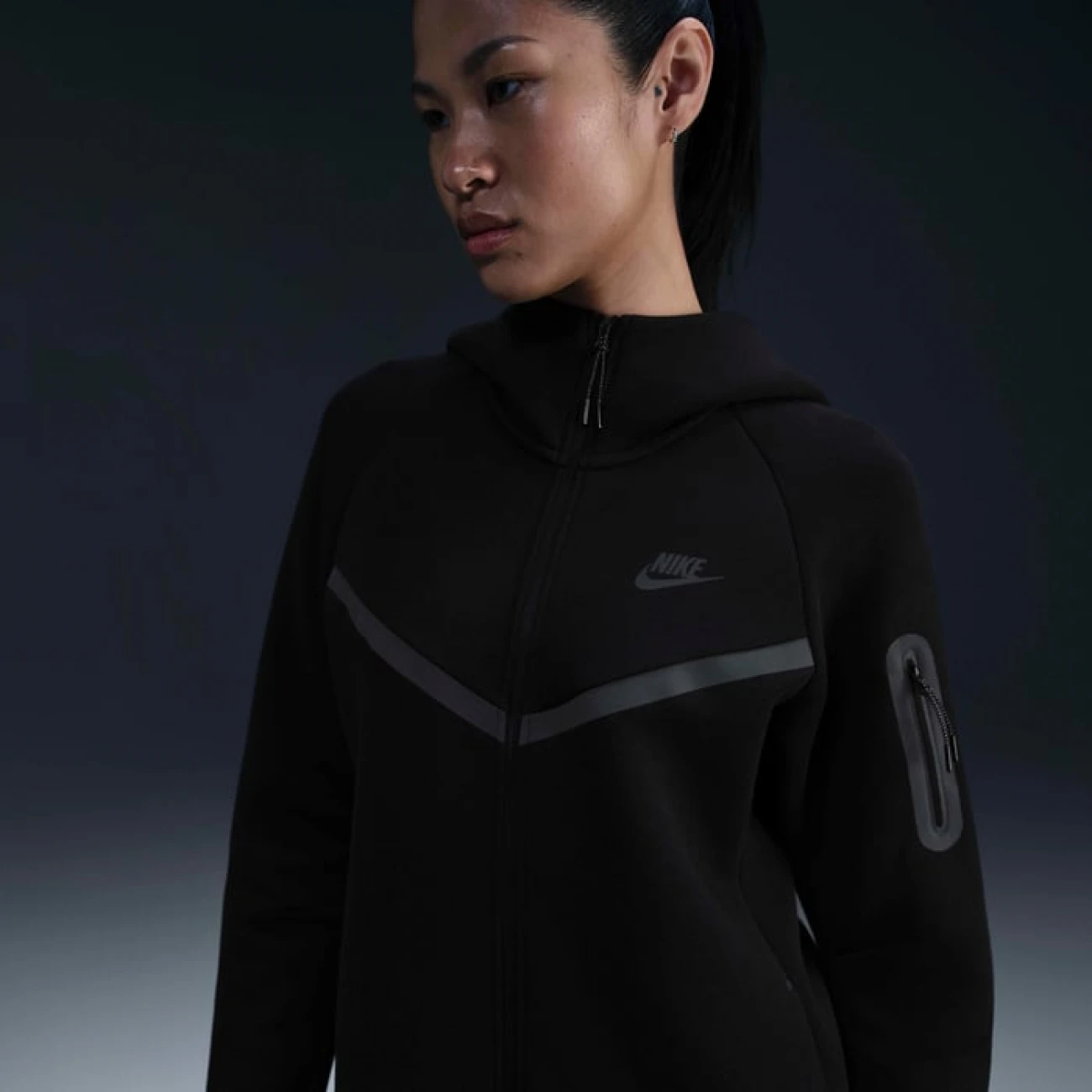 HV6747-010 Nike pulóver