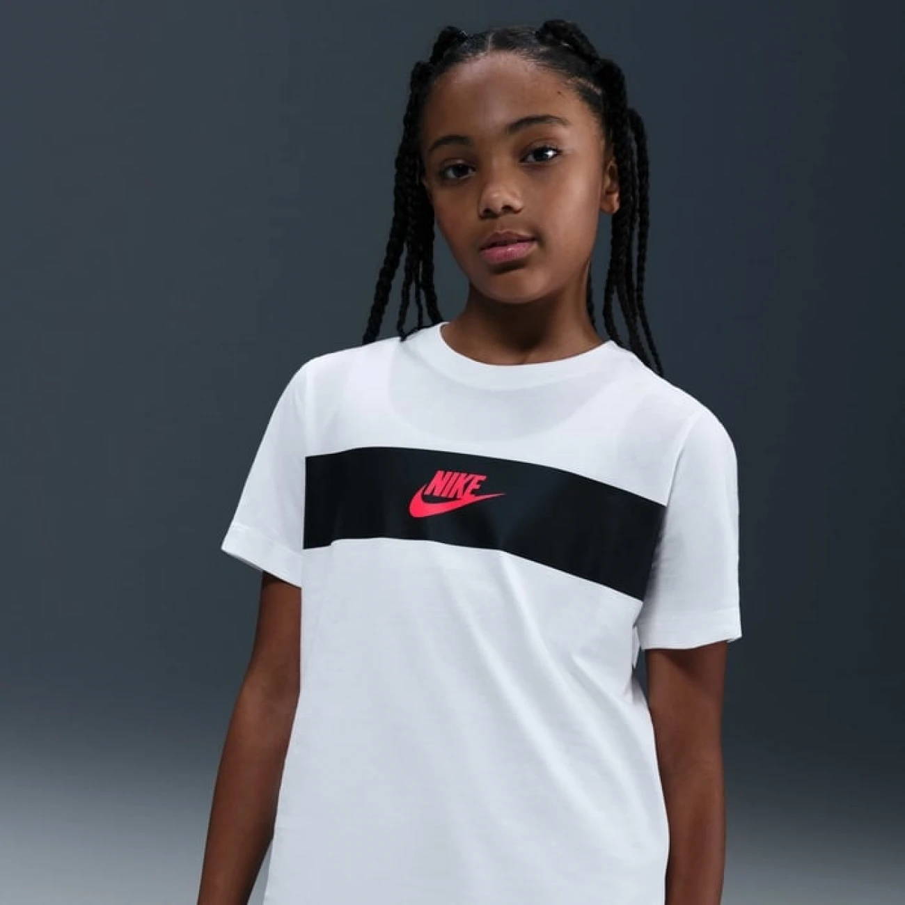 IF5957-100 Nike póló