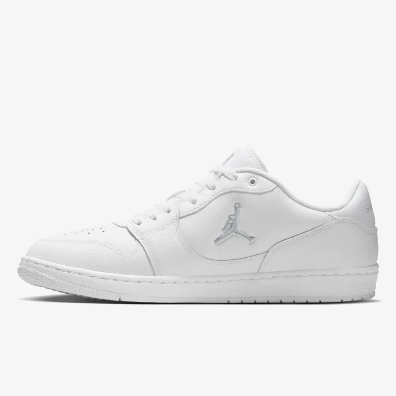 IQ5698-100 Nike Jordan Court Connect