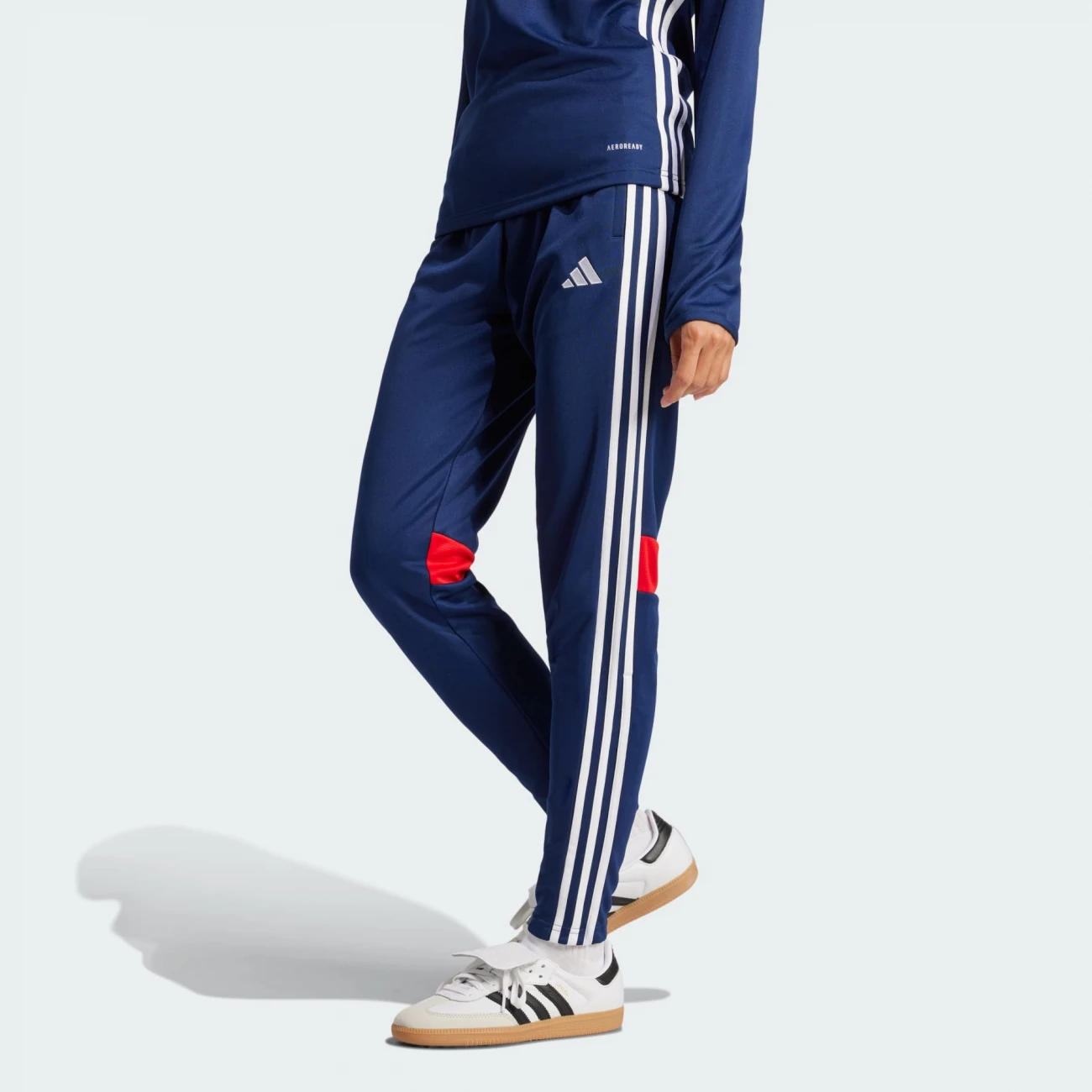 IY4517 Adidas alsó
