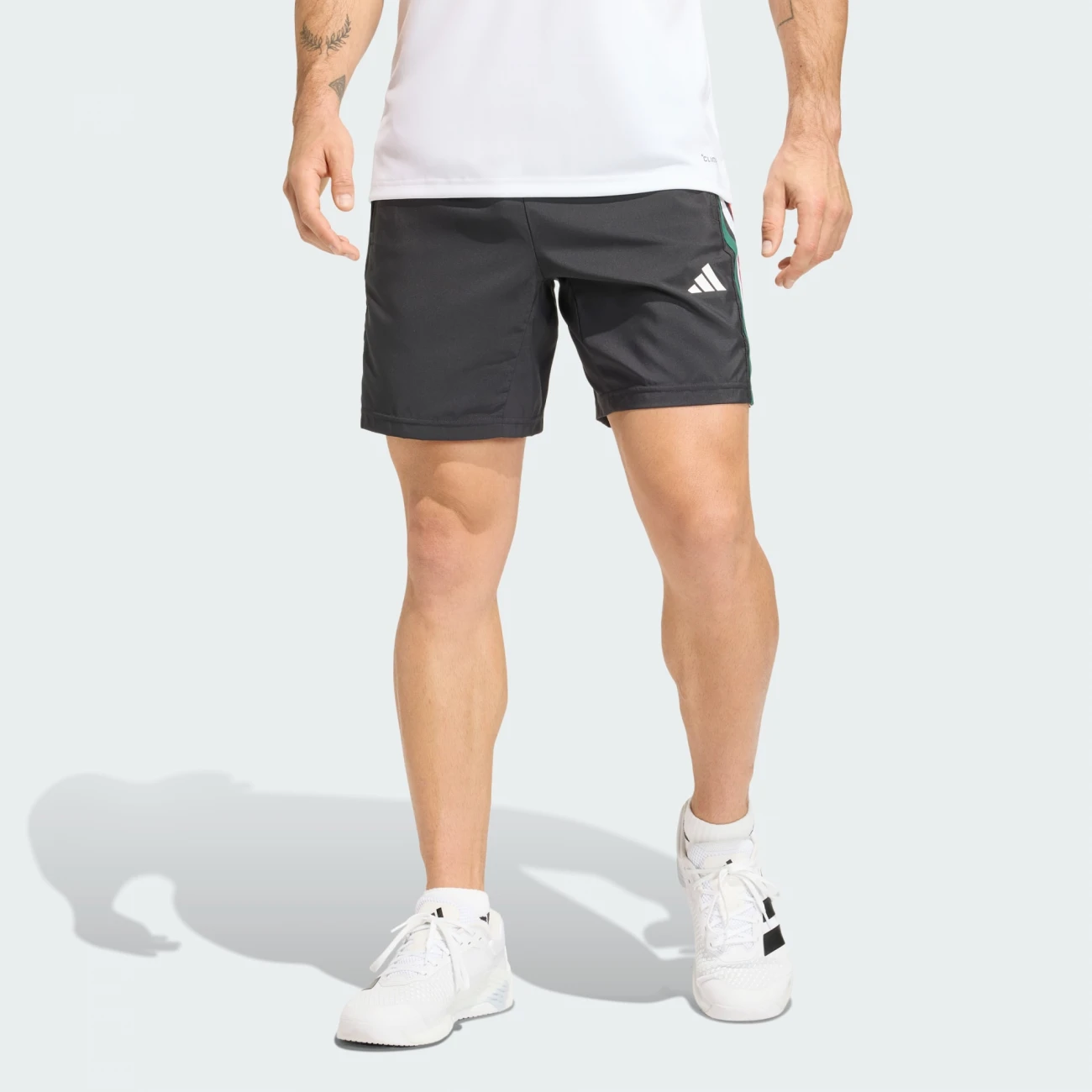 KE8973 Adidas short