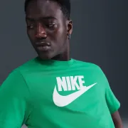 AR5004-324 Nike póló