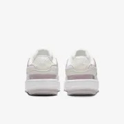 DX9176-114 Wmns Nike Gamma Force