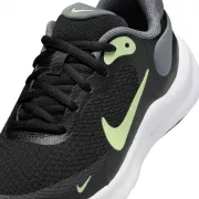 FB7689-006- Nike Revolution 7