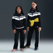 HQ9316-010 Nike melegítő