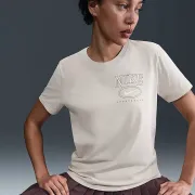 IB2447-104 Nike póló