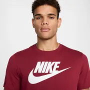 ar5004-677 Nike póló