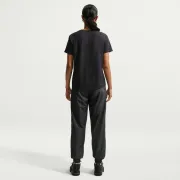 dx7906-010 Nike póló