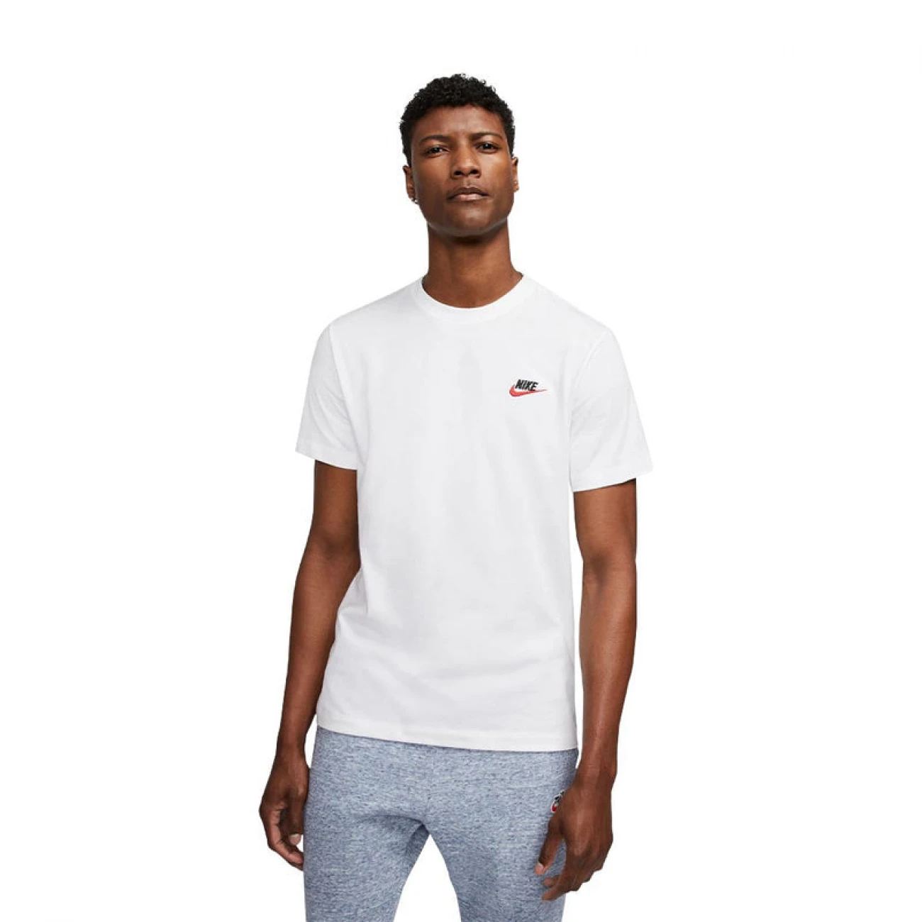 ar4997-100 Nike póló