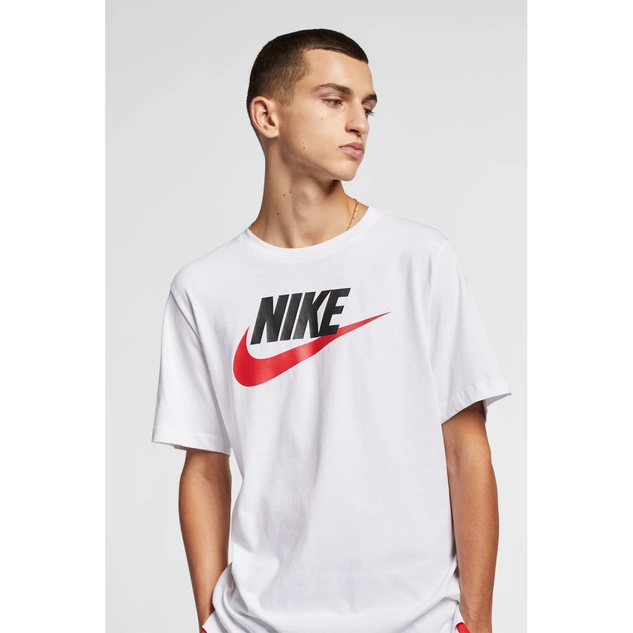 ar5004-100 Nike póló