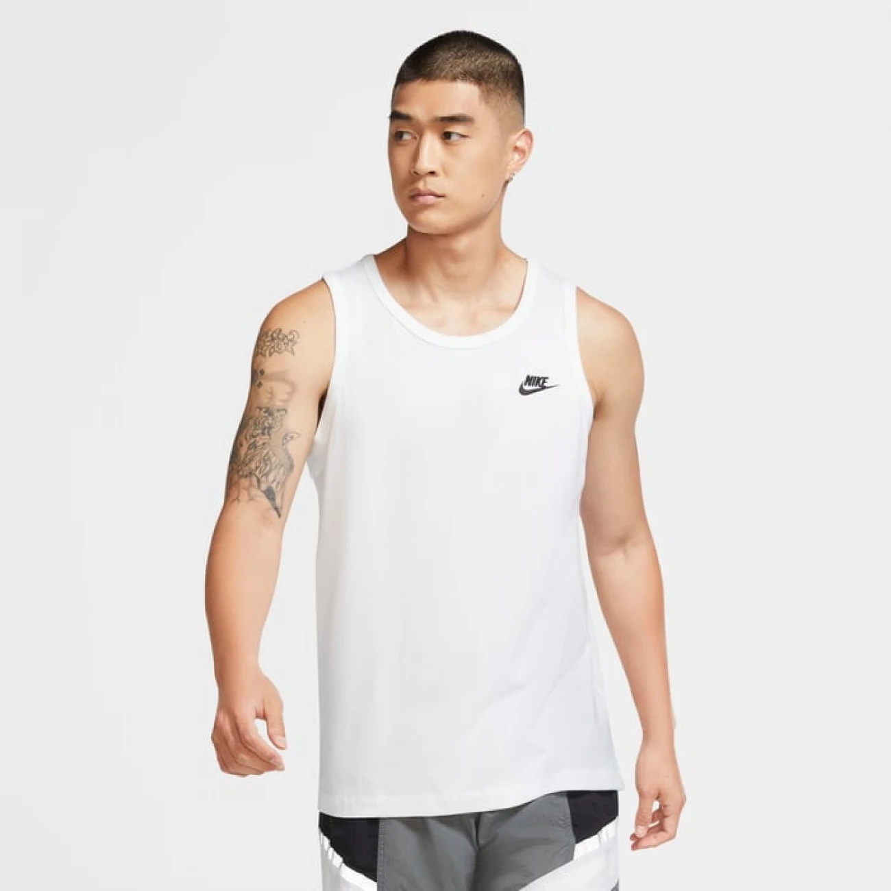 bq1260-100 Nike trikó
