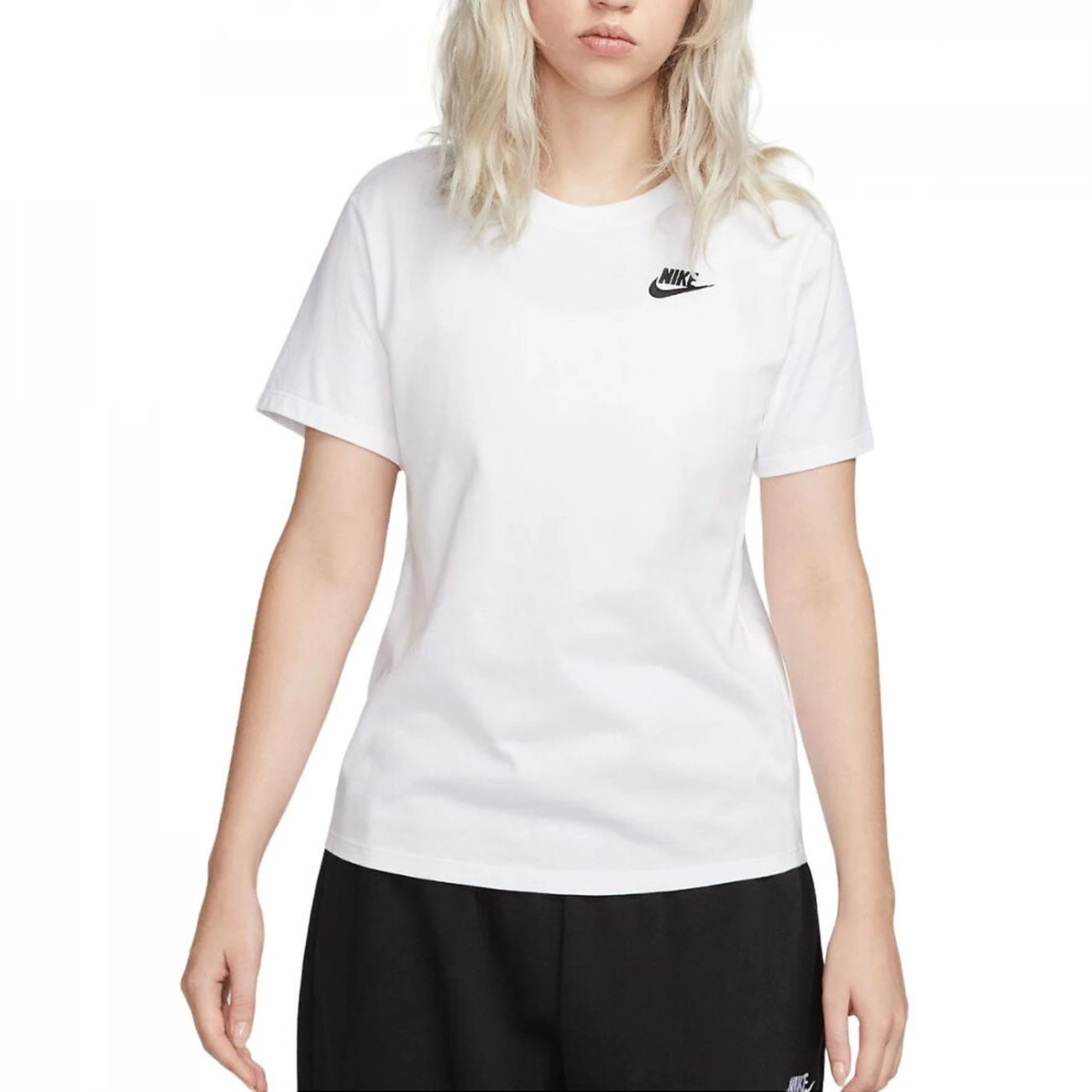 dx7902-100 Nike póló