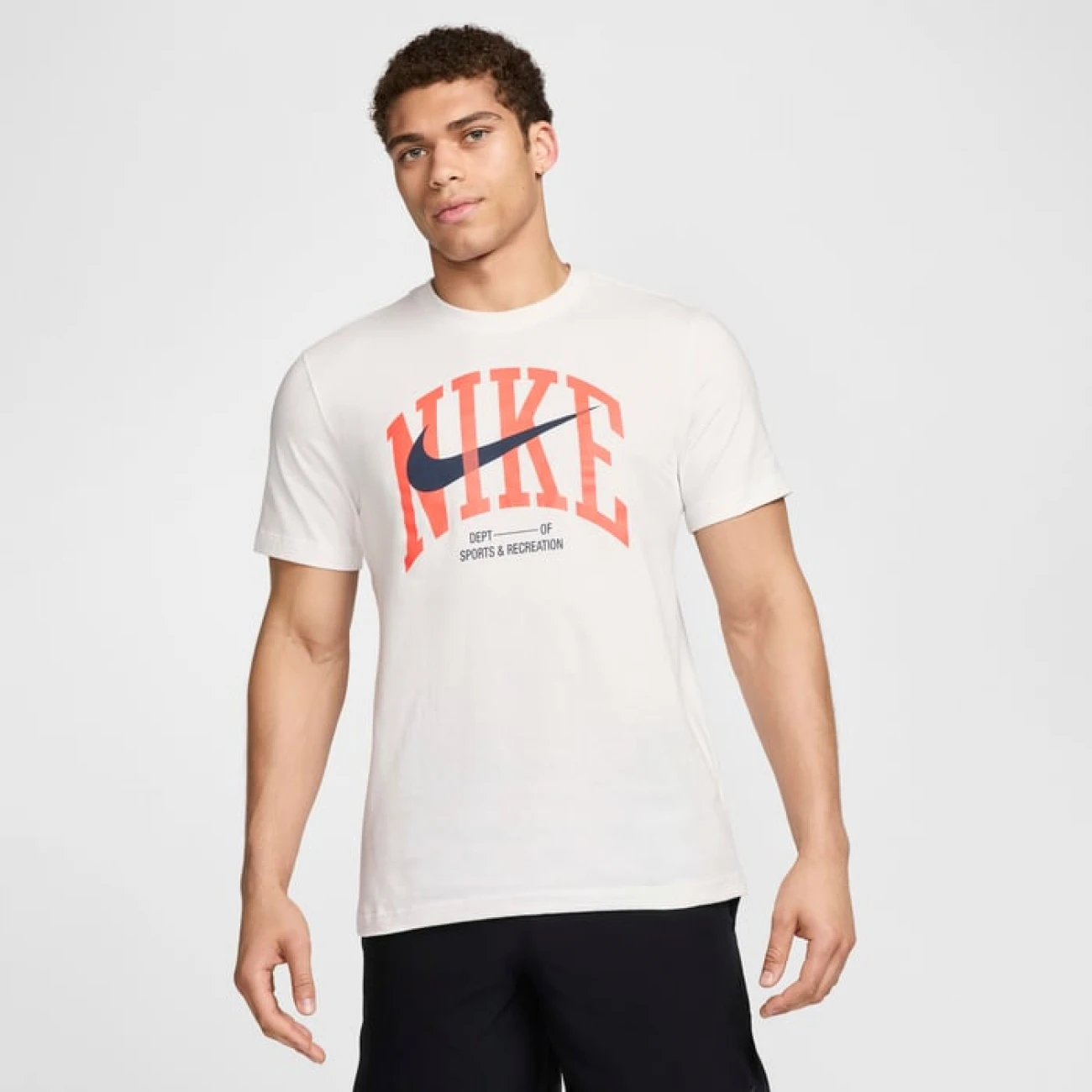 fz8048-121 Nike póló