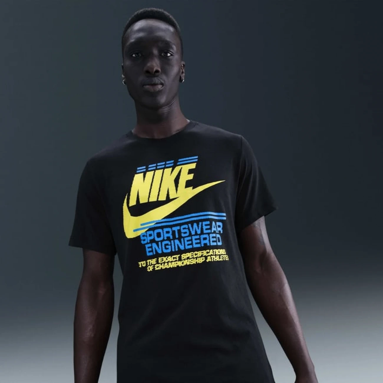 hq9157-011 Nike póló