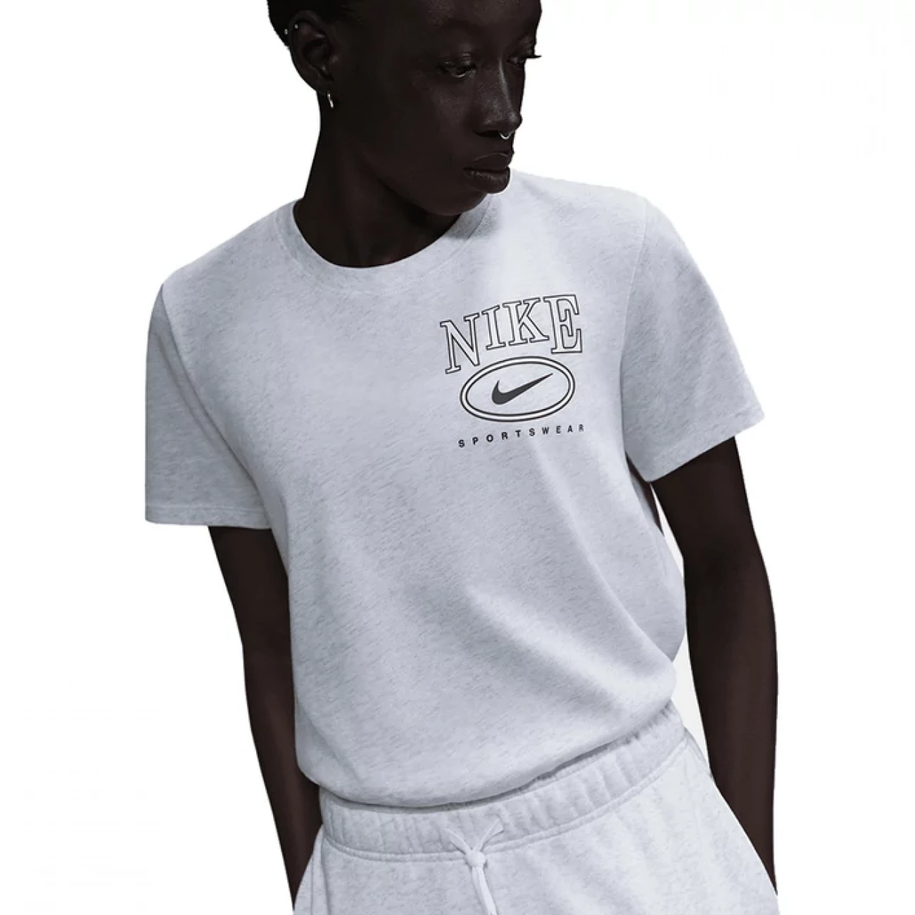 ib2447-051 Nike póló