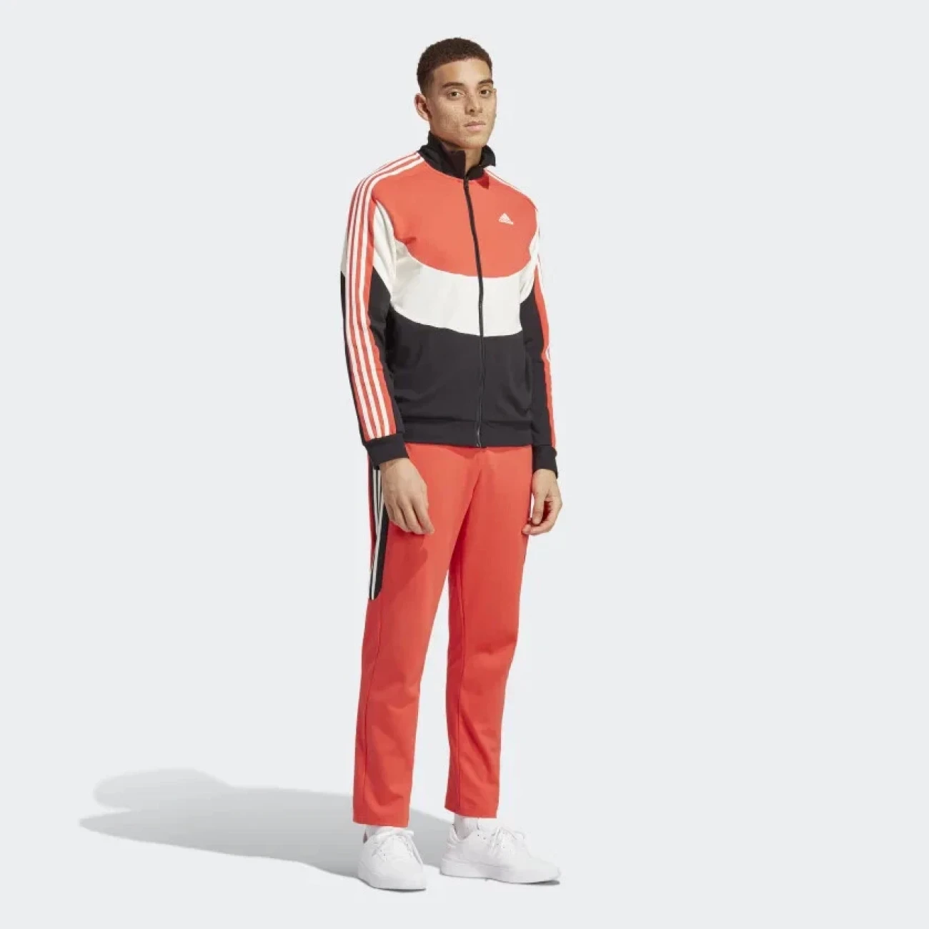 ic6753 Adidas jogging