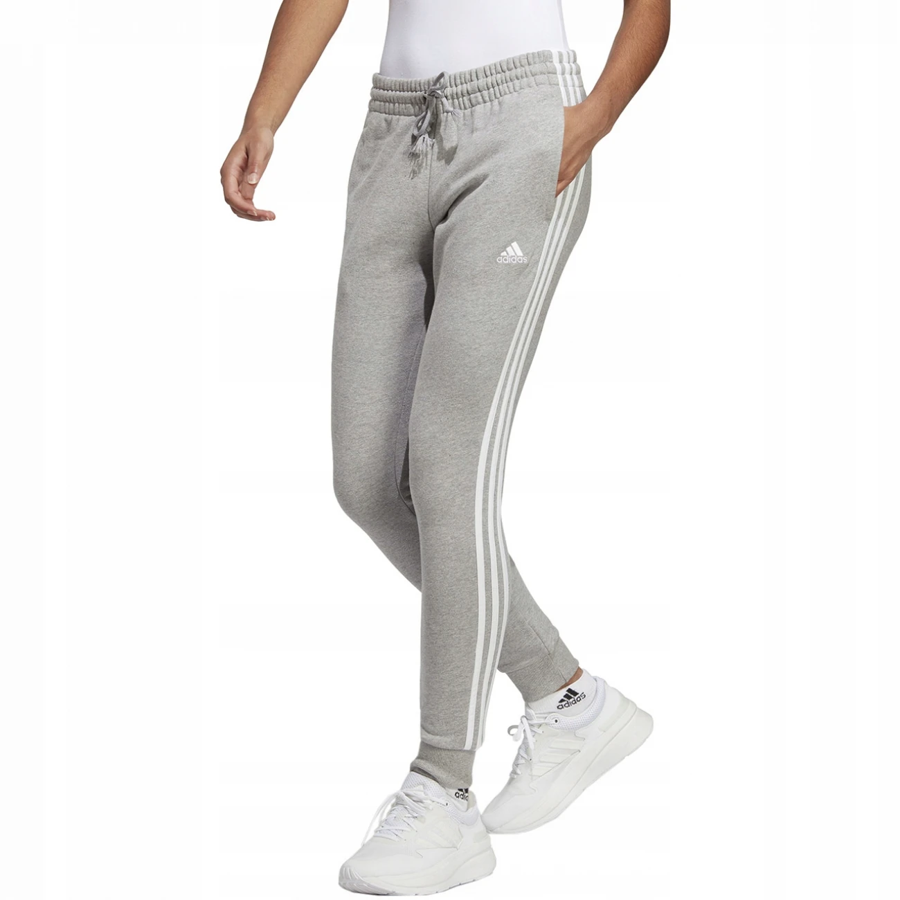 ic9922 Adidas alsó